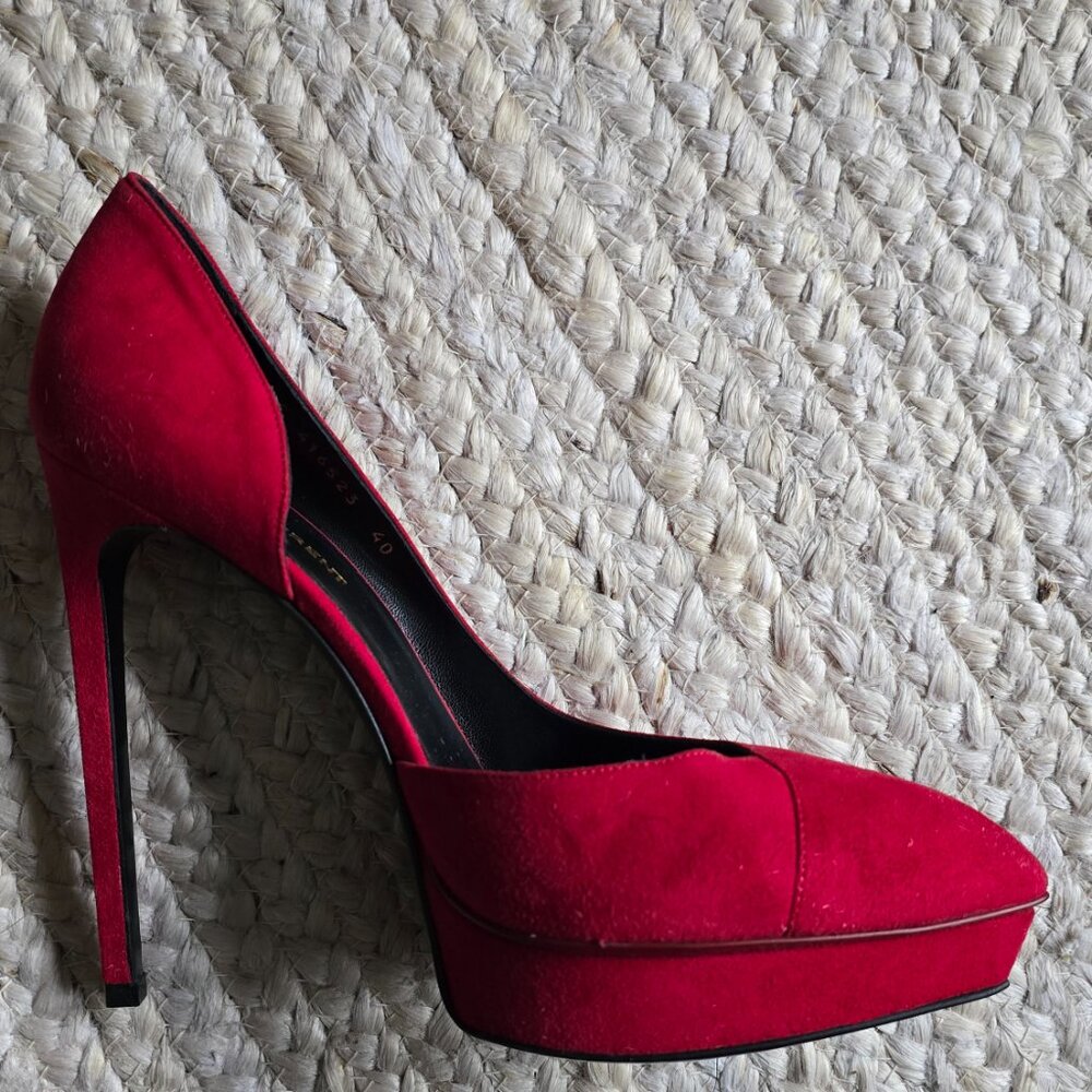 Red suede Saint Laurent stilletos - Picture 3 of 8